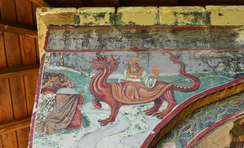 Фотография: Монастыри в Румынии, где удивительные фрески — не внутри, а снаружи №24 - BigPicture.ru