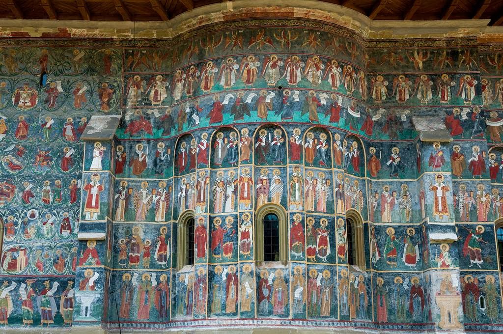 Фотография: Монастыри в Румынии, где удивительные фрески — не внутри, а снаружи №29 - BigPicture.ru