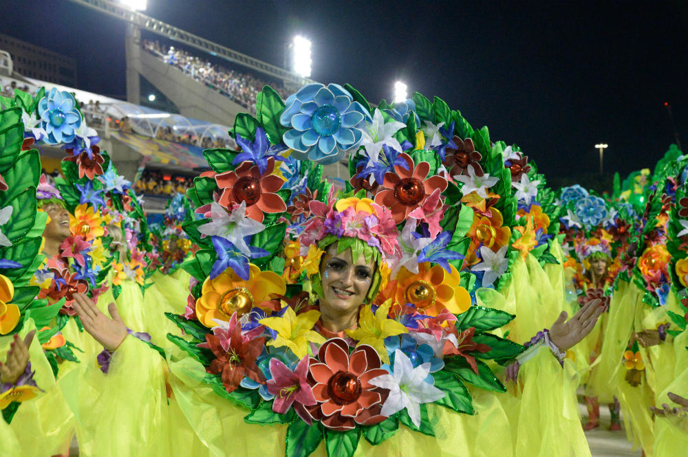 Фотография: Бразильский карнавал — 2017: яркие моменты и откровенные костюмы №13 - BigPicture.ru