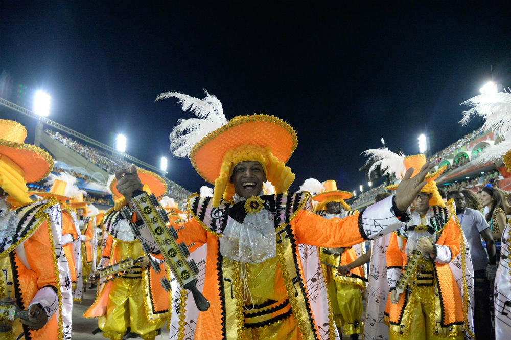 Фотография: Бразильский карнавал — 2017: яркие моменты и откровенные костюмы №14 - BigPicture.ru