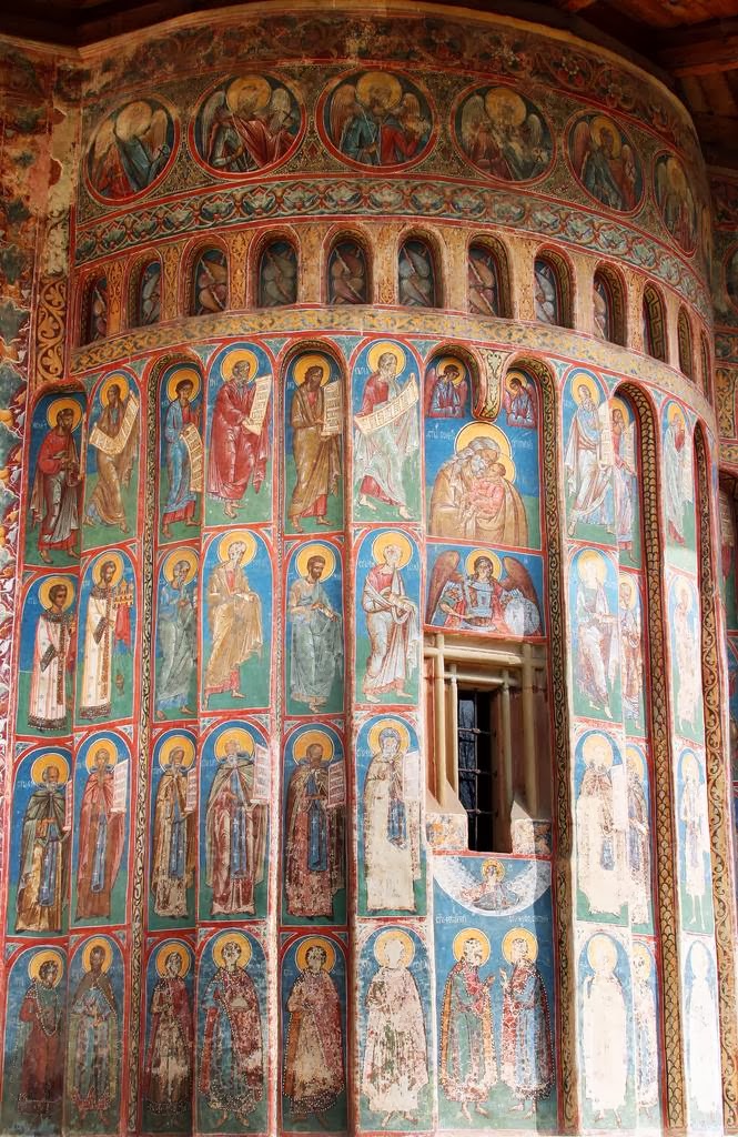 Фотография: Монастыри в Румынии, где удивительные фрески — не внутри, а снаружи №4 - BigPicture.ru