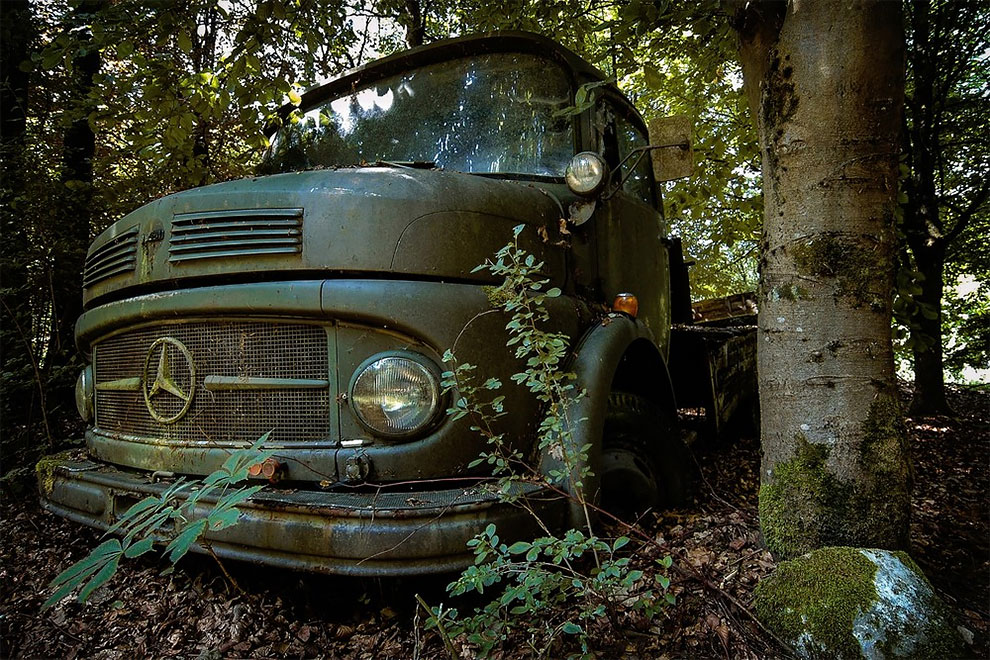Фотография: Немец десять лет искал по всей Европе кладбища старых машин — от тракторов до 