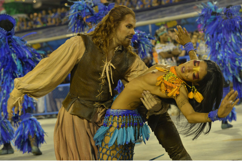 Фотография: Бразильский карнавал — 2017: яркие моменты и откровенные костюмы №19 - BigPicture.ru