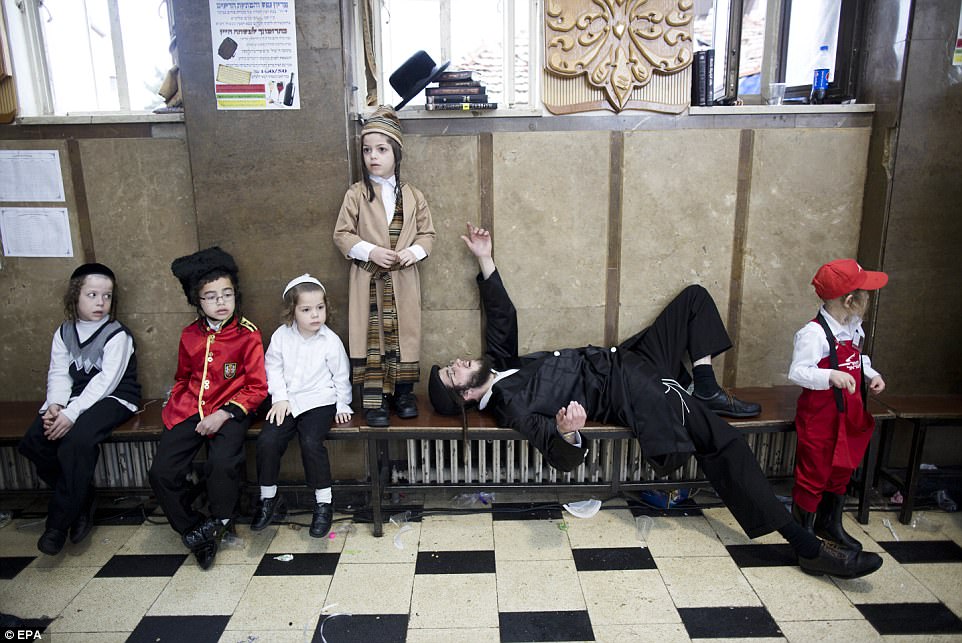 Фотография: Абсолютный мазл тов: как евреи в Иерусалиме Пурим отмечали №4 - BigPicture.ru