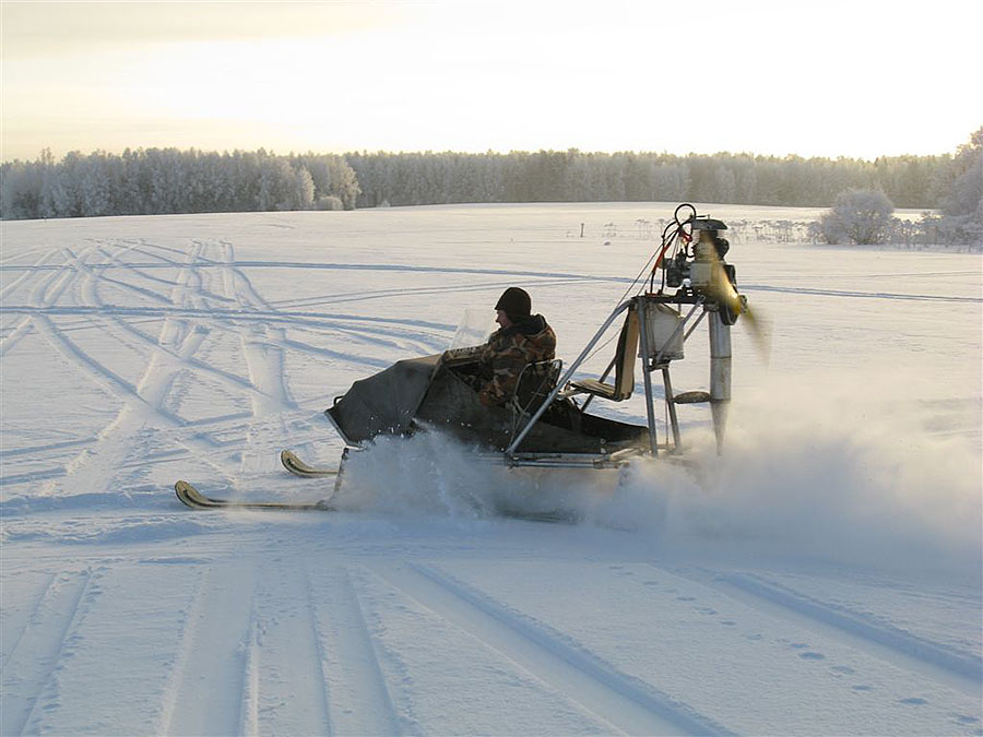 Фотография: Пенсионер в вятской деревне собрал аэросани, снежный трактор и мотодельтаплан №3 - BigPicture.ru