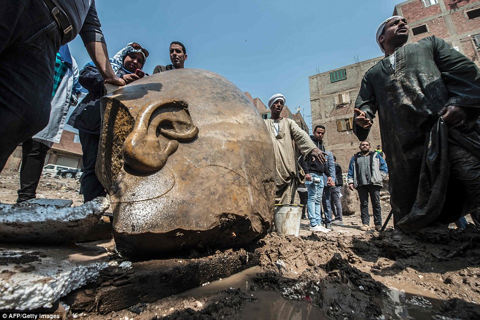 Фотография: В Каире нашли статую фараона Рамзеса II возрастом 3000 лет №5 - BigPicture.ru