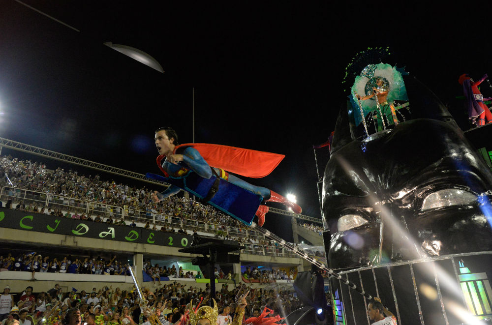 Фотография: Бразильский карнавал — 2017: яркие моменты и откровенные костюмы №25 - BigPicture.ru