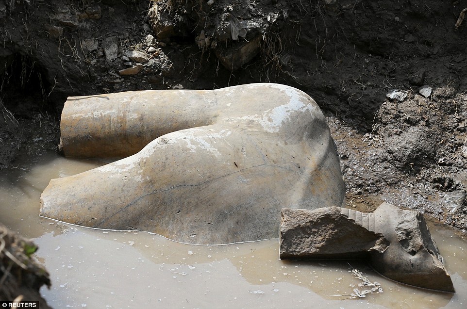 Фотография: В Каире нашли статую фараона Рамзеса II возрастом 3000 лет №6 - BigPicture.ru