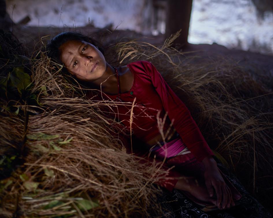 Фотография: Виновна по признаку пола: куда отправляют девушек на время менструации в Непале №7 - BigPicture.ru