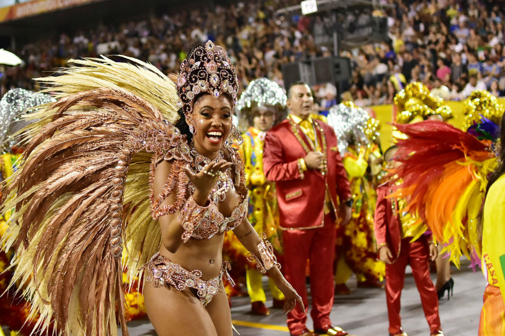 Фотография: Бразильский карнавал — 2017: яркие моменты и откровенные костюмы №1 - BigPicture.ru