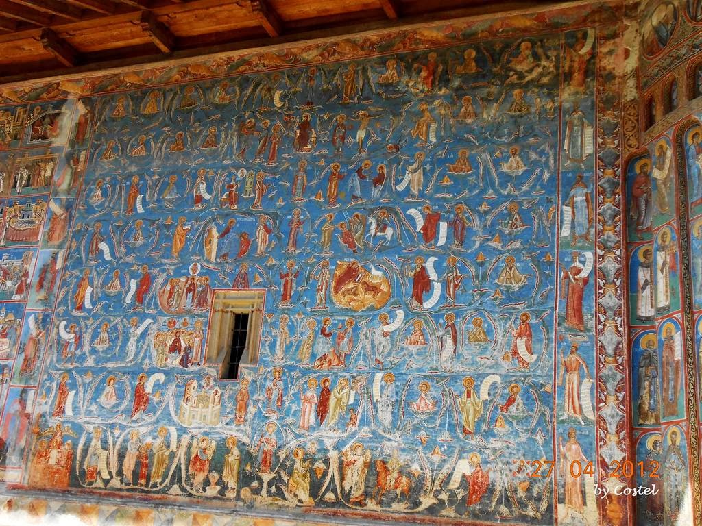 Фотография: Монастыри в Румынии, где удивительные фрески — не внутри, а снаружи №9 - BigPicture.ru