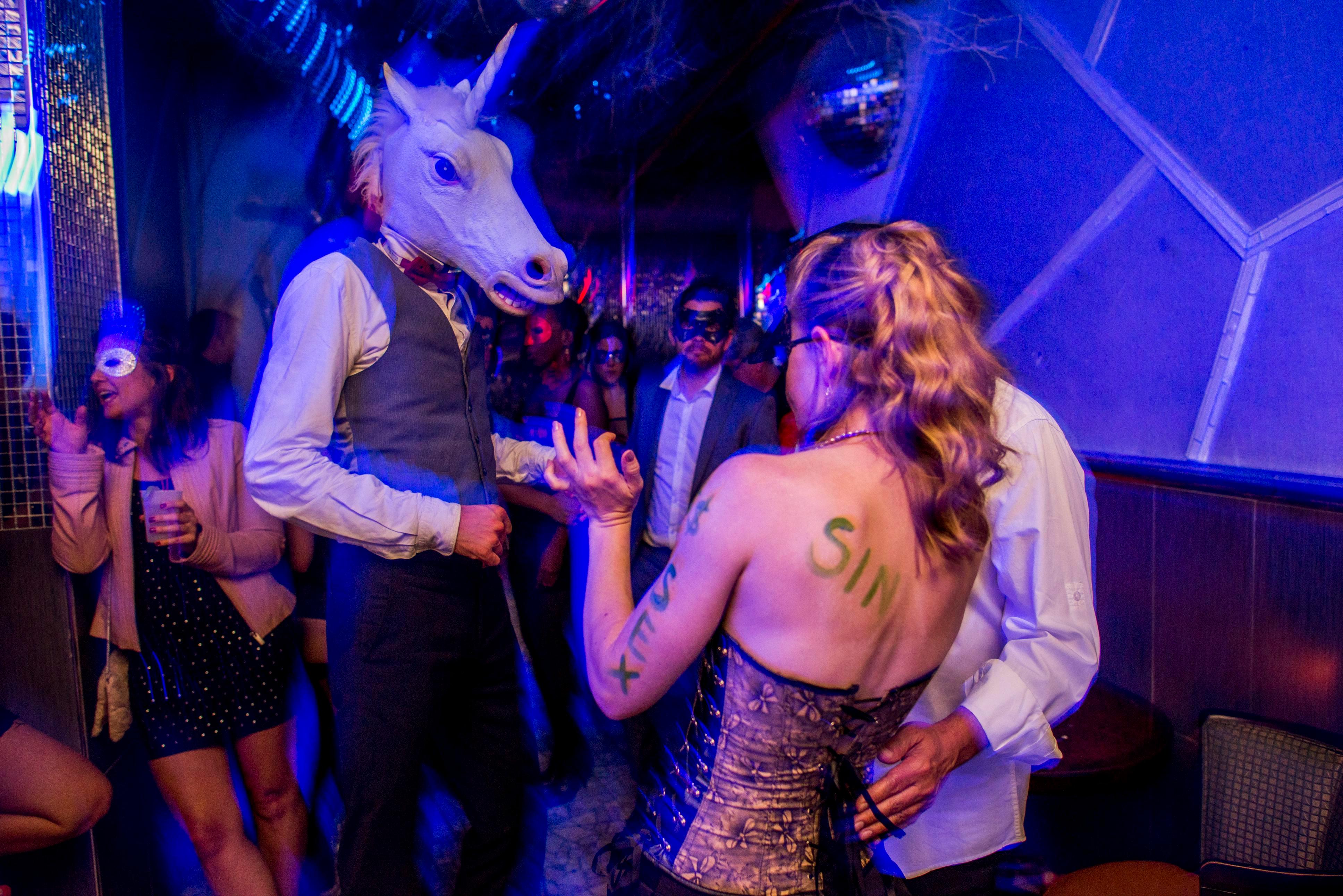 Фотография: Показать все, что скрыто: как проходят секс-вечеринки в Нью-Йорке №10 - BigPicture.ru
