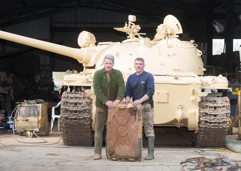 Фотография: Британский коллекционер купил советский танк и нашел в нем слитки золота №1 - BigPicture.ru