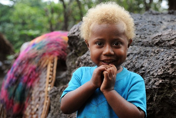 Фотография: Откуда в Меланезии взялись темнокожие люди со светлыми волосами №12 - BigPicture.ru