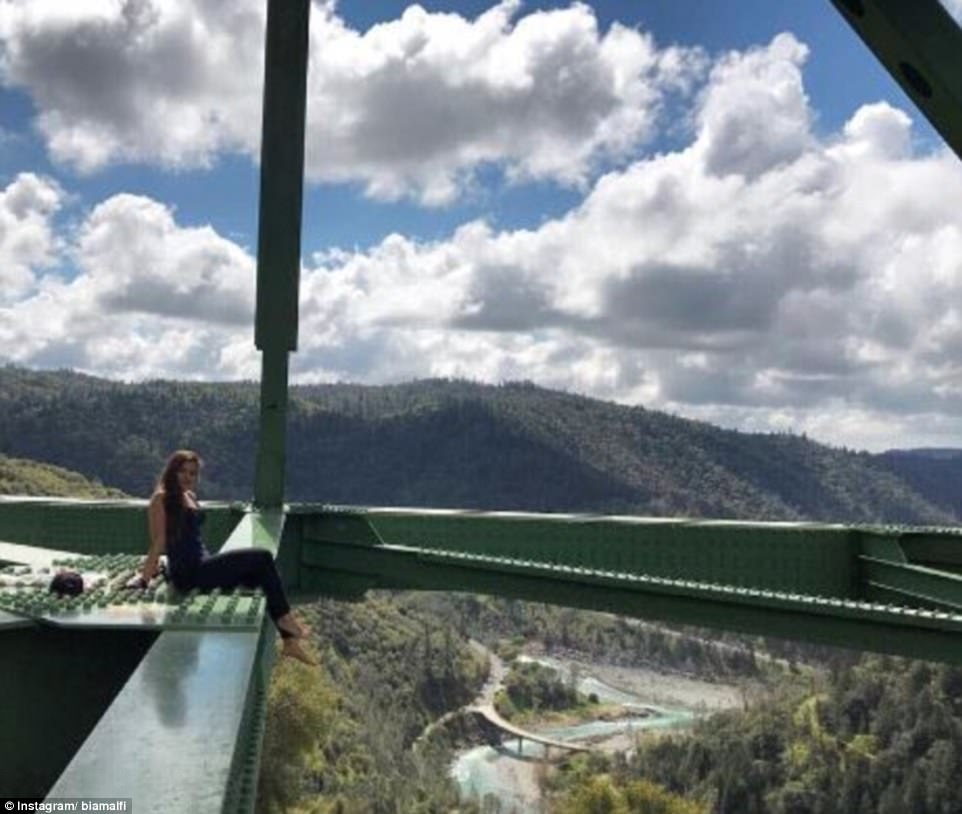 Фотография: Из-за селфи женщина упала с самого высокого в Калифорнии моста — но любителей риска это не останавливает №15 - BigPicture.ru