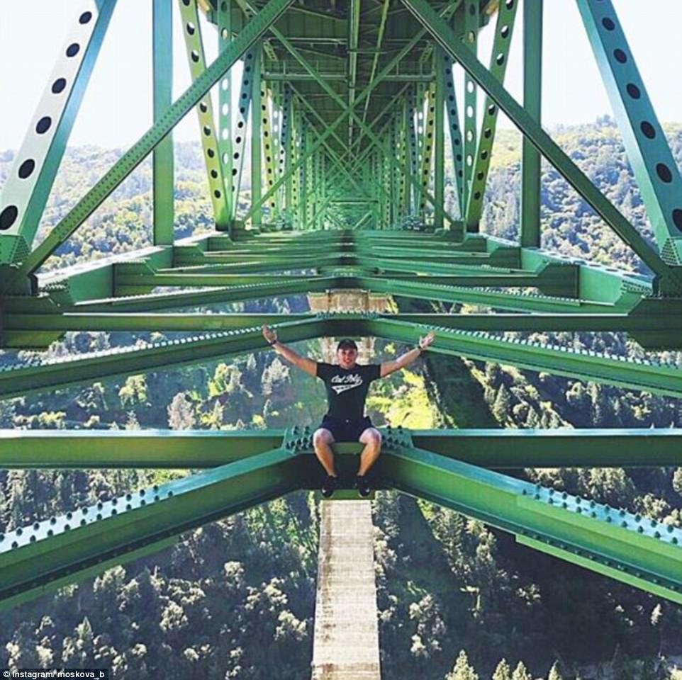 Фотография: Из-за селфи женщина упала с самого высокого в Калифорнии моста — но любителей риска это не останавливает №3 - BigPicture.ru