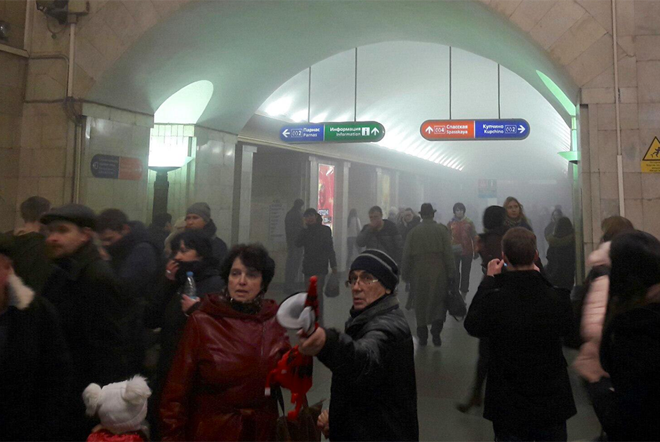 Фотография: Взрыв в метро в Санкт-Петербурге. Прямая трансляция №5 - BigPicture.ru