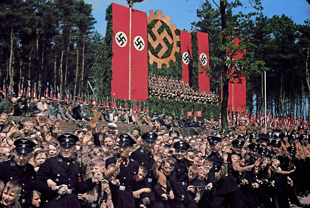 Фотография: Нацистская Германия на цветных фото Хуго Йегера — личного фотографа Гитлера №21 - BigPicture.ru