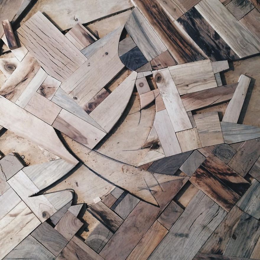 Фотография: Российский дизайнер собирает деревянный пол своими руками из обычных досок №4 - BigPicture.ru