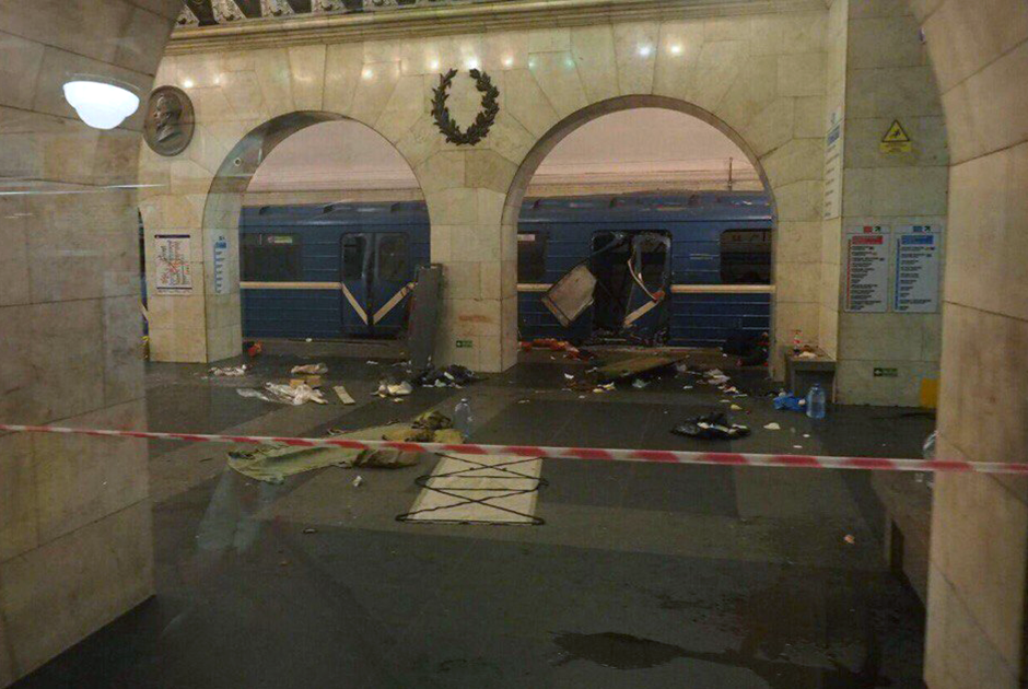 Фотография: Взрыв в метро в Санкт-Петербурге. Прямая трансляция №9 - BigPicture.ru