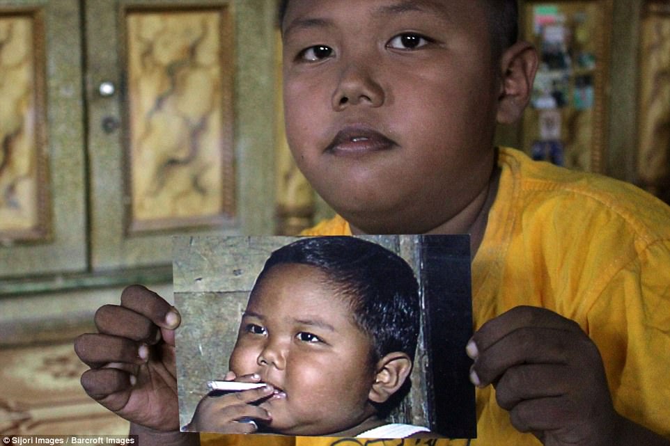 Фотография: Двухлетний малыш из Индонезии бросил курить №9 - BigPicture.ru