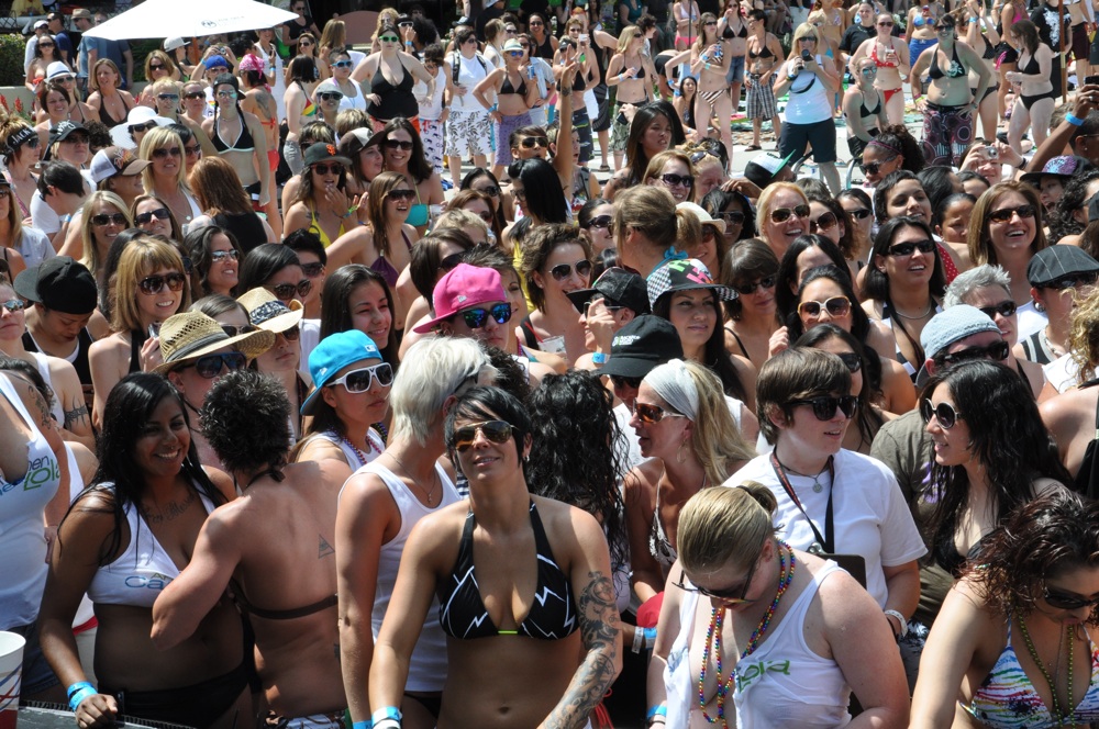 Фотография: Как проходит крупнейший в мире фестиваль лесбиянок №10 - BigPicture.ru