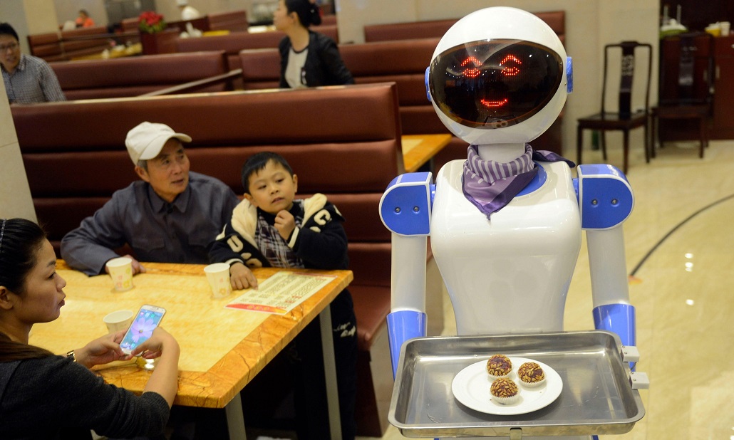 Фотография: Бездушный сервис: в японском отеле работают одни роботы №5 - BigPicture.ru