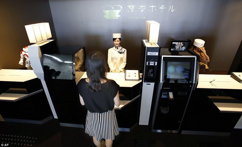 Фотография: Бездушный сервис: в японском отеле работают одни роботы №2 - BigPicture.ru