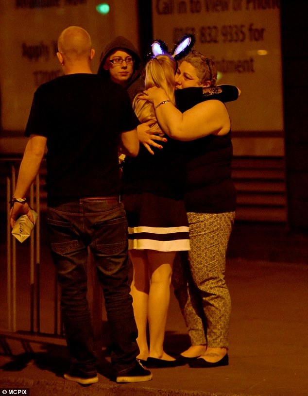 Фотография: Теракт на концерте Арианы Гранде в Манчестере №11 - BigPicture.ru