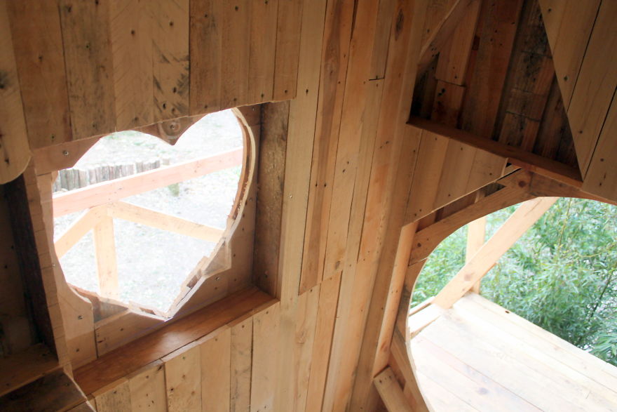 Фотография: Как построить настоящий замок для ребенка из обыкновенных деревянных палет №13 - BigPicture.ru