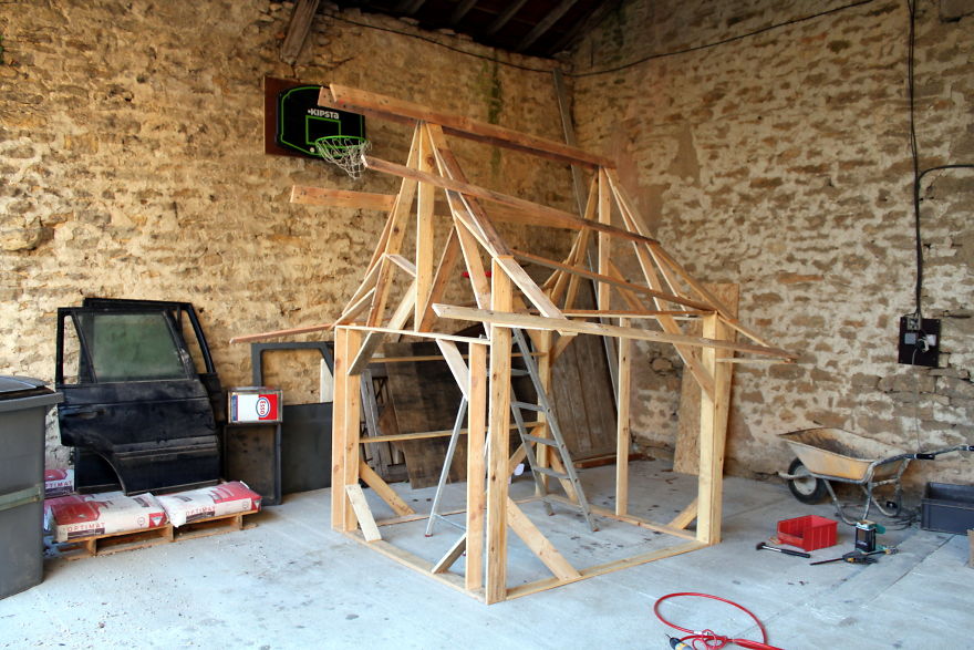 Фотография: Как построить настоящий замок для ребенка из обыкновенных деревянных палет №2 - BigPicture.ru