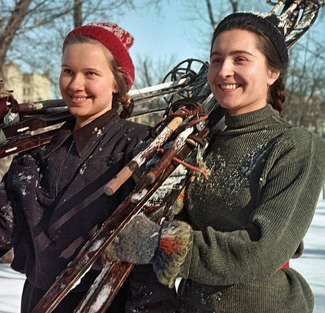 Фотография: Яркие иллюстрации золотой советской жизни: журнал 