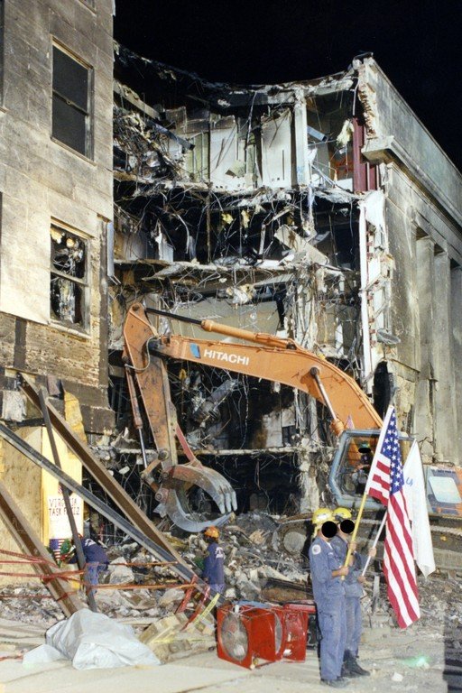 Фотография: ФБР показало ранее неизвестные фотографии Пентагона 11 сентября №17 - BigPicture.ru