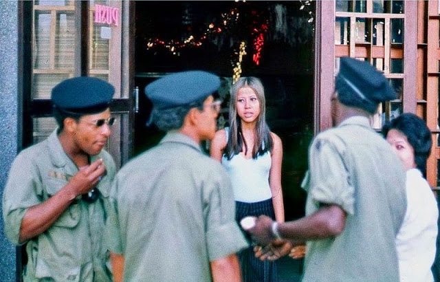 Фотография: Проституция во время Вьетнамской войны на фотографиях 1960-1970-х годов №12 - BigPicture.ru
