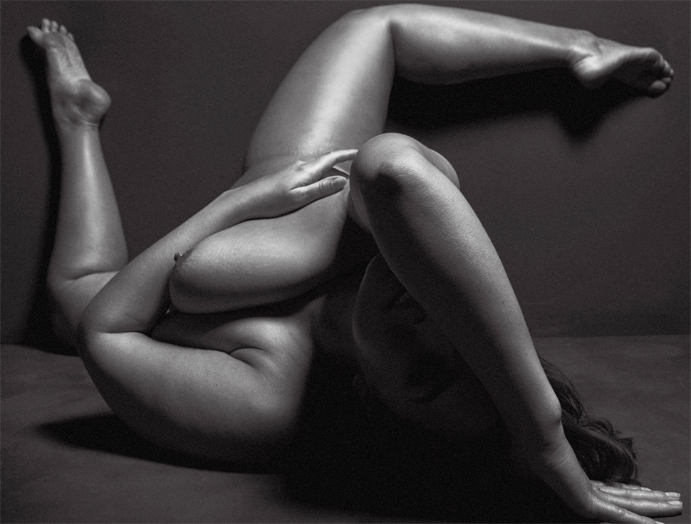 Фотография: Сексуальность в теле: откровенная черно-белая фотосессия модели размера плюс Эшли Грэм №3 - BigPicture.ru