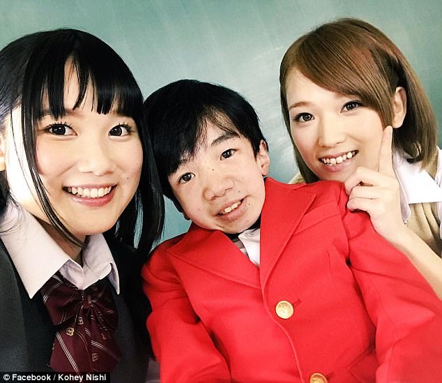 Фотография: Новая звезда японского порно: 24-летний программист, который выглядит как ребенок №3 - BigPicture.ru