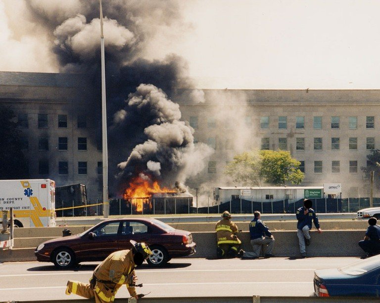 Фотография: ФБР показало ранее неизвестные фотографии Пентагона 11 сентября №5 - BigPicture.ru