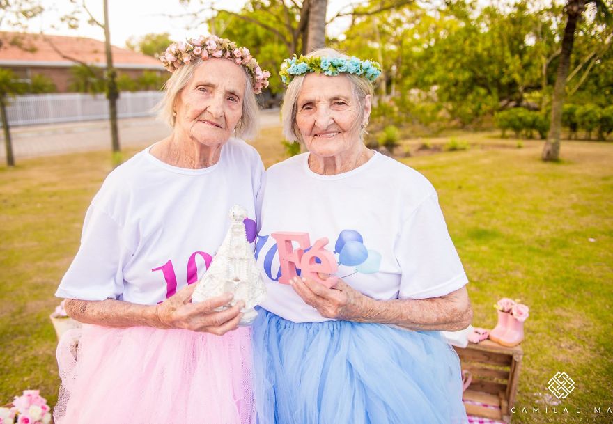 Фотография: Близнецы из Бразилии отмечают 100-летний юбилей жизнерадостной фотосессией №6 - BigPicture.ru