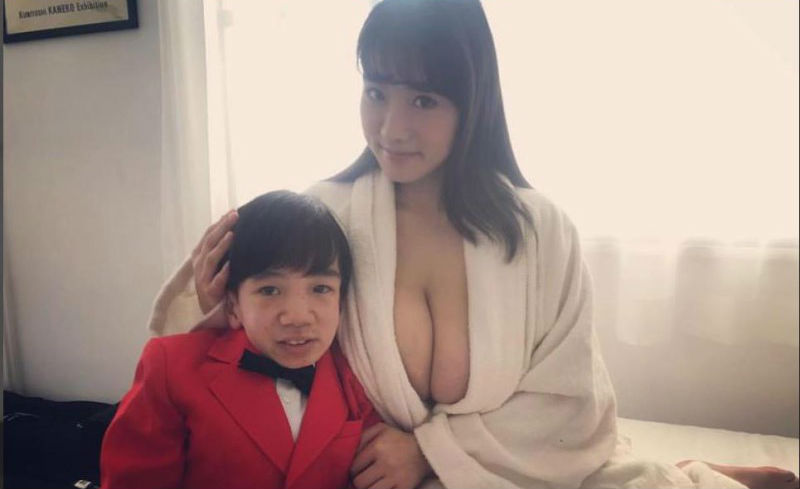 Фотография: Новая звезда японского порно: 24-летний программист, который выглядит как ребенок №1 - BigPicture.ru