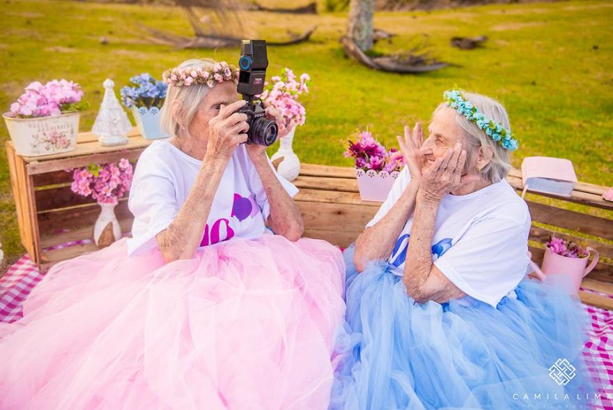 Фотография: Близнецы из Бразилии отмечают 100-летний юбилей жизнерадостной фотосессией №1 - BigPicture.ru