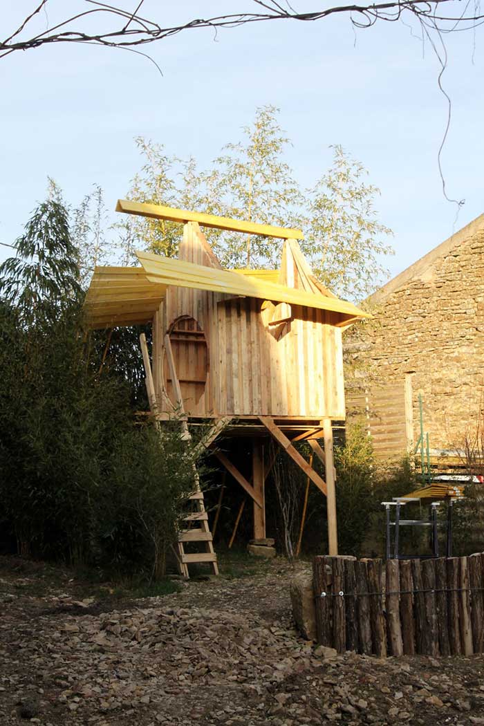 Фотография: Как построить настоящий замок для ребенка из обыкновенных деревянных палет №8 - BigPicture.ru