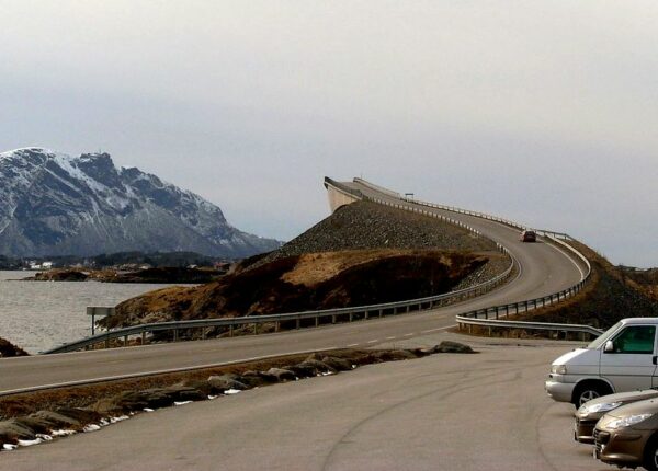 На дорогах Норвегии: «Внимание! Вы въезжаете на мост, который ведет в никуда»