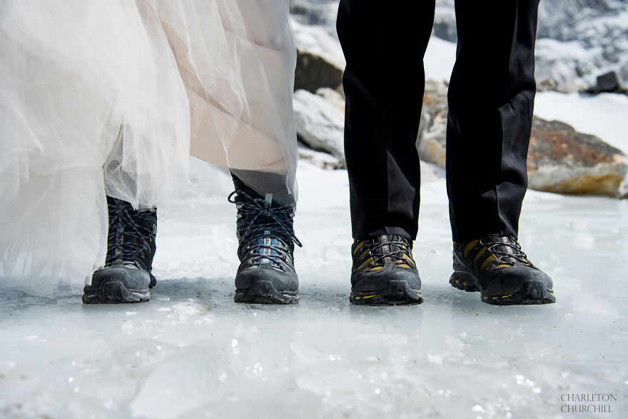 Фотография: Долго целоваться запрещается: влюбленные поженились, поднявшись на Эверест №9 - BigPicture.ru