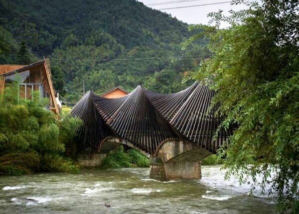 Китайский ответ кирпичу: в Поднебесной из бамбука построили мини-город