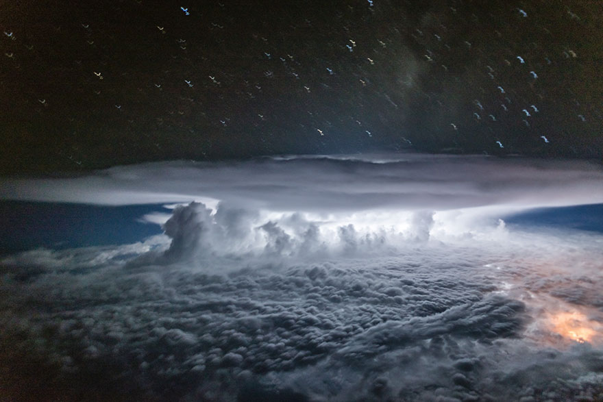 Фотография: Под крылом самолета: тучи, бури, грозы на ошеломляющих снимках пилота №16 - BigPicture.ru
