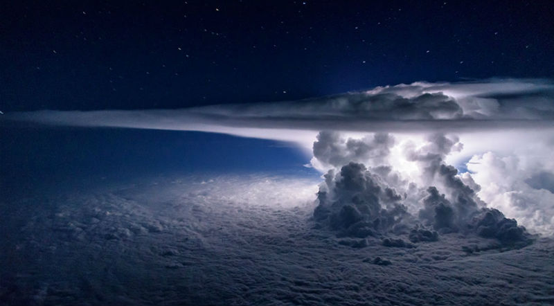 Фотография: Под крылом самолета: тучи, бури, грозы на ошеломляющих снимках пилота №1 - BigPicture.ru