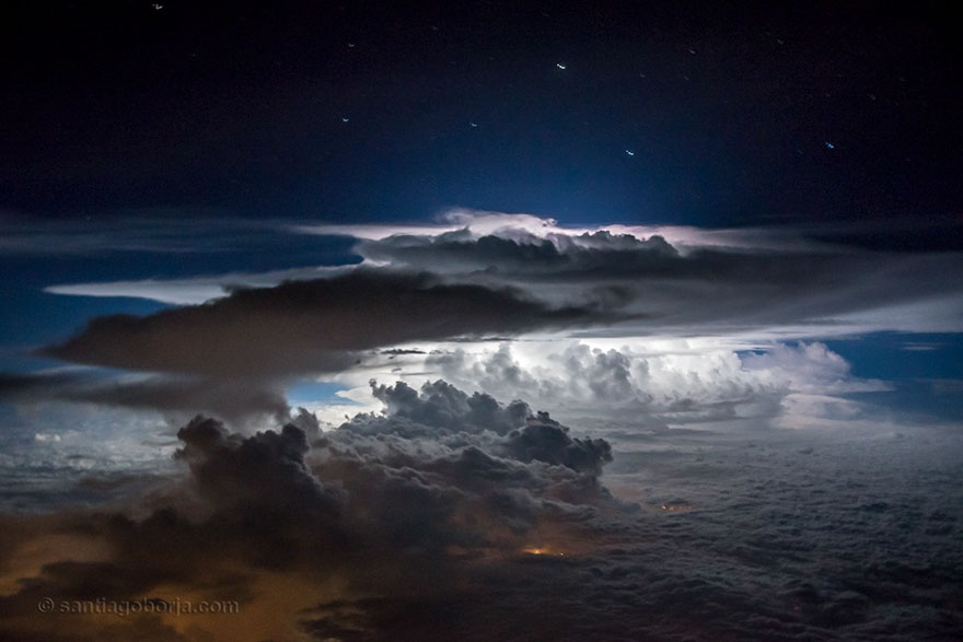 Фотография: Под крылом самолета: тучи, бури, грозы на ошеломляющих снимках пилота №15 - BigPicture.ru