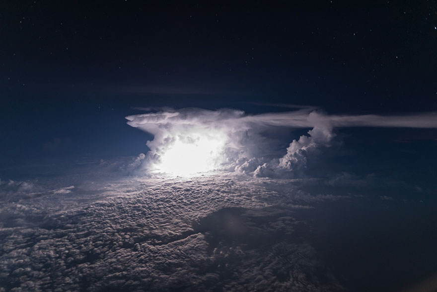 Фотография: Под крылом самолета: тучи, бури, грозы на ошеломляющих снимках пилота №12 - BigPicture.ru