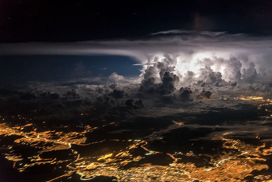 Фотография: Под крылом самолета: тучи, бури, грозы на ошеломляющих снимках пилота №23 - BigPicture.ru