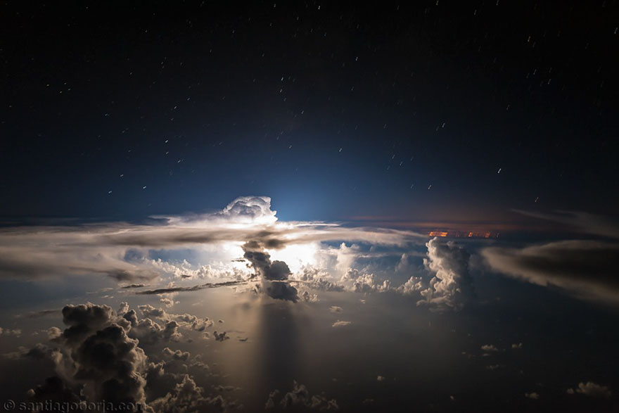Фотография: Под крылом самолета: тучи, бури, грозы на ошеломляющих снимках пилота №22 - BigPicture.ru
